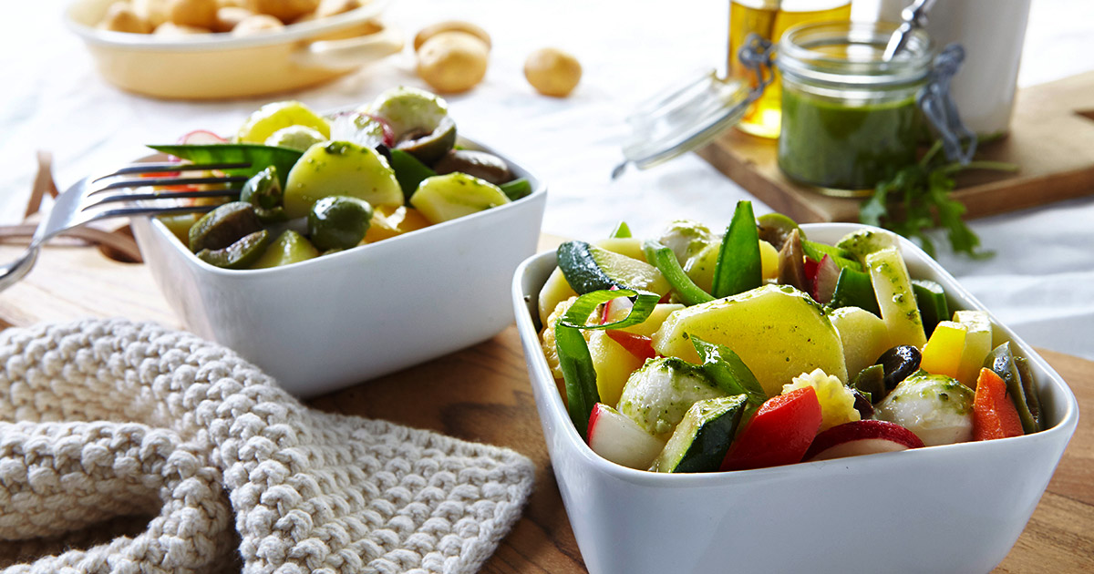 FRISCHER FRUEHJAHRSGENUSS MEDITERRANER KARTOFFELSALAT MIT RUCOLAPESTO