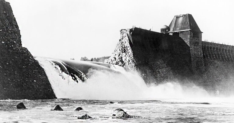 BOMBENANGRIFF MOEHNETALSPERRE ANGRIFF BRITISCHER BOMBER IN DER NACHT VOM 16. AUF DEN 17. MAI 1943 WARSTEIN BRILON TOTALLOKAL STAUMAUER