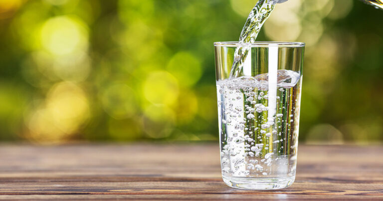 FLUESSIGKEITSMANGEL VIEL TRINKEN IST WICHTIG