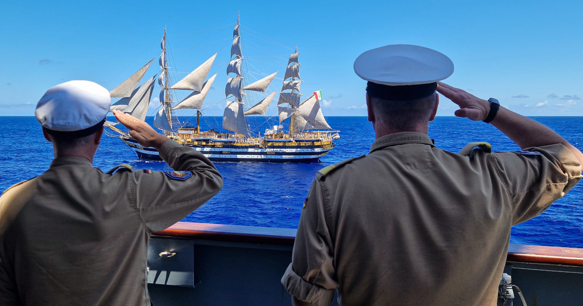 TREFFEN MIT SEGELSCHULSCHIFF